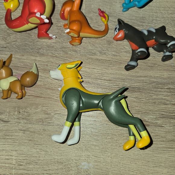 Pokemon lot of 7 figures: charmaleon, houndour, dreepy,  vaporeon, boltund... - Picture 3 of 9